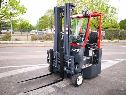 Chariots élévateurs frontaux multidirectionnels 2,5 tonnes (type Agilift)