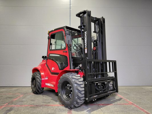 Chariot élévateur tout terrain jusqu'à 3 tonnes 4 roues motrices