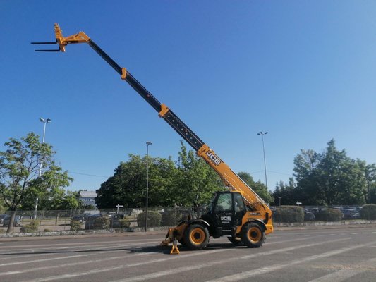 Chariot élévateur télescopique de 14 à 18 mètres / 4 tonnes