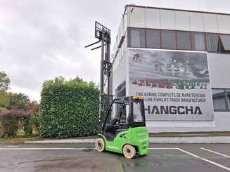 Chariot élévateur frontal 4 roues Hangcha XC18i - 10