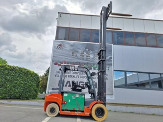 Chariot élévateur frontal 4 roues Toyota 8FBMT50 - 9