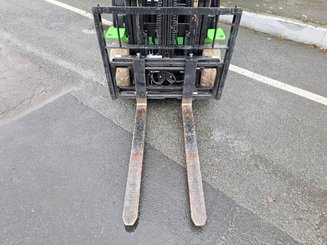 Chariot élévateur frontal 4 roues Hangcha XC18i - 12