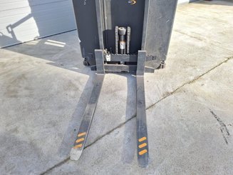 Préparateur de commandes à nacelle élevable Crown SP3522-1.0 - 12