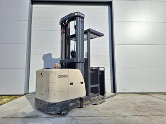 Préparateur de commandes à nacelle élevable Crown SP3522-1.0 - 3