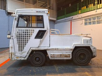 Tracteur de remorquage Charlatte T135 - 1