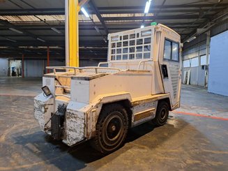 Tracteur de remorquage Charlatte T135 - 4