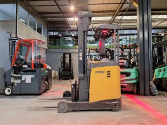 Chariot à mât rétractable Crown ESR5260-1.4 - 3