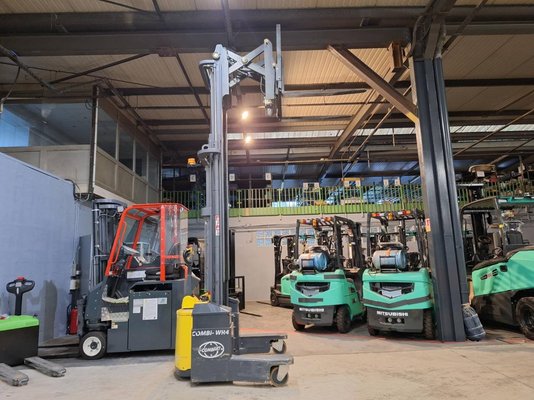 Unknown range 592 Combilift WR4