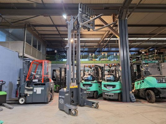 Unknown range 592 Combilift WR4