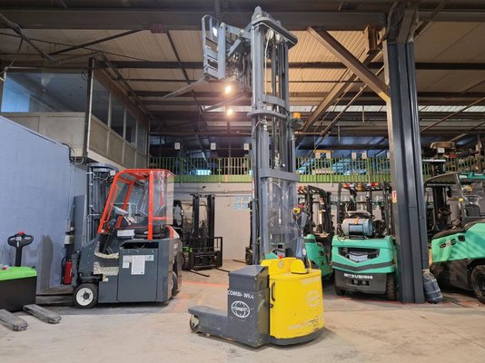 Unknown range 592 Combilift WR4