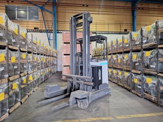 Chariot à mât rétractable multidirectionnel UniCarriers 250DTFVRE635UFW - 1