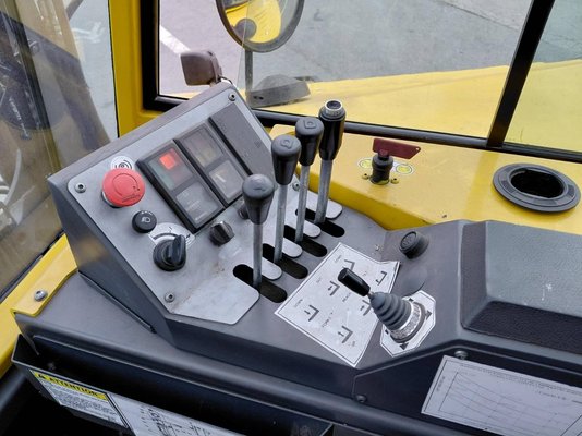 Unknown range 215 Combilift C4000